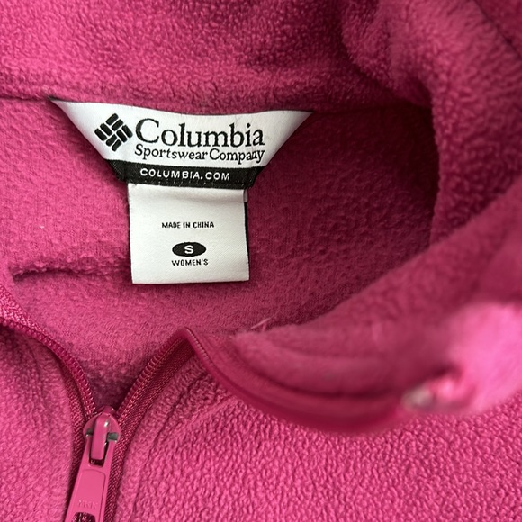 Woman’s Columbia Fleece Jacket - Picture 2 of 3